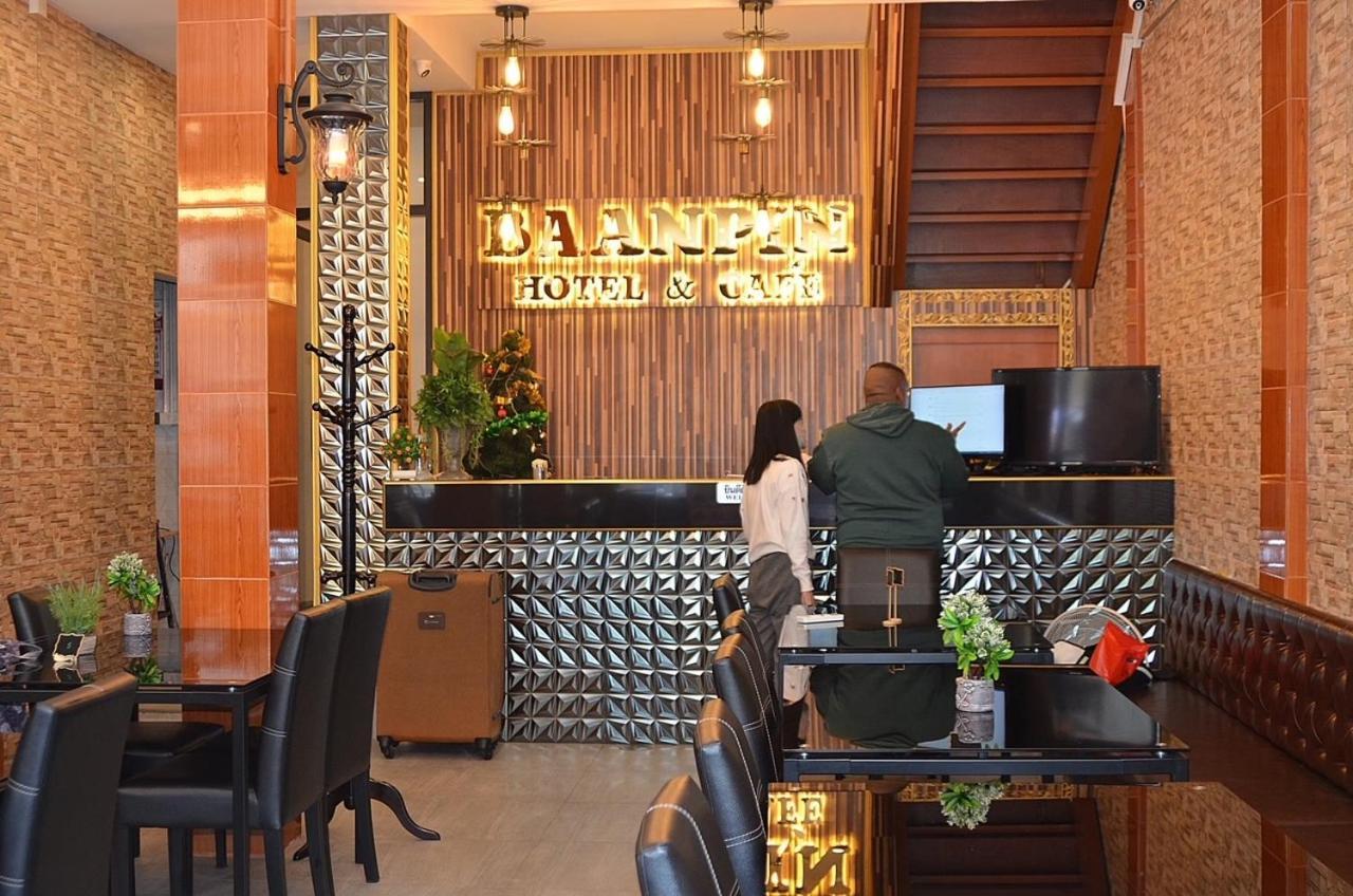 Baanpin Hotel & Cafe Bangkok Exterior photo